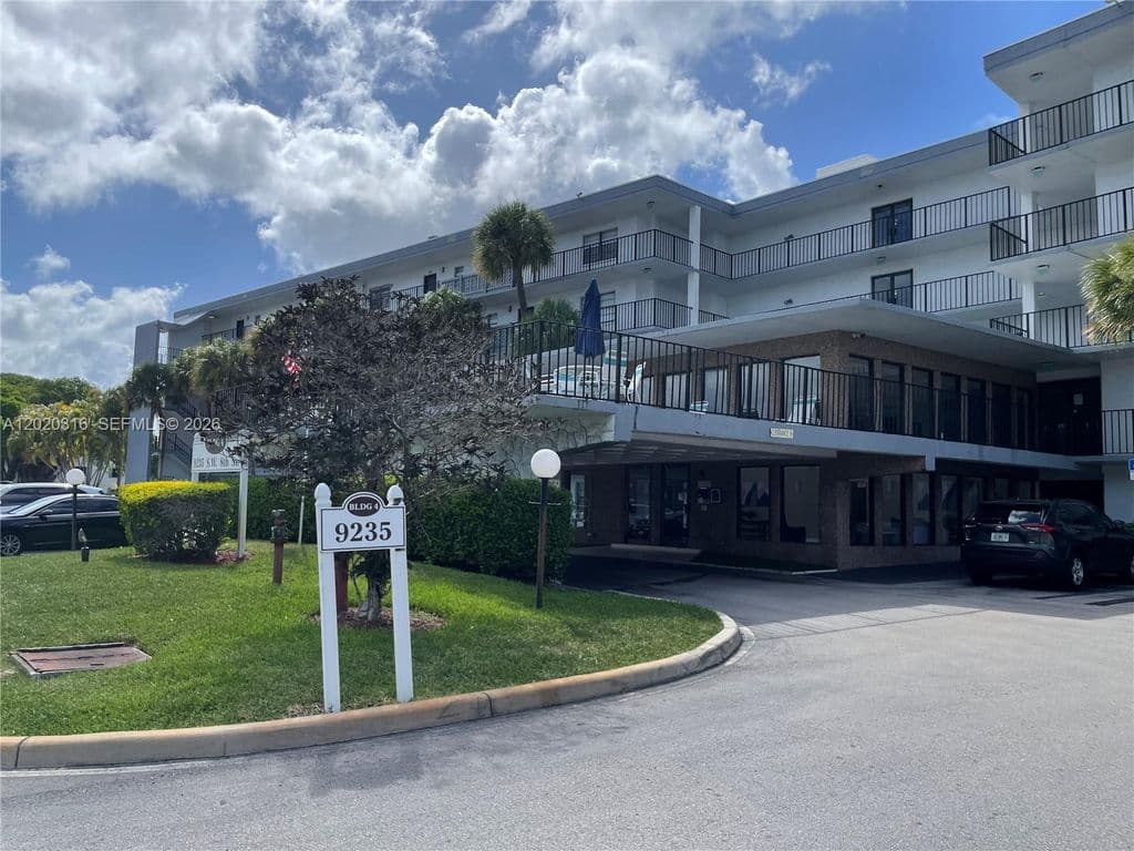 1+1 Condo — 9235 SW 8th St APT 209