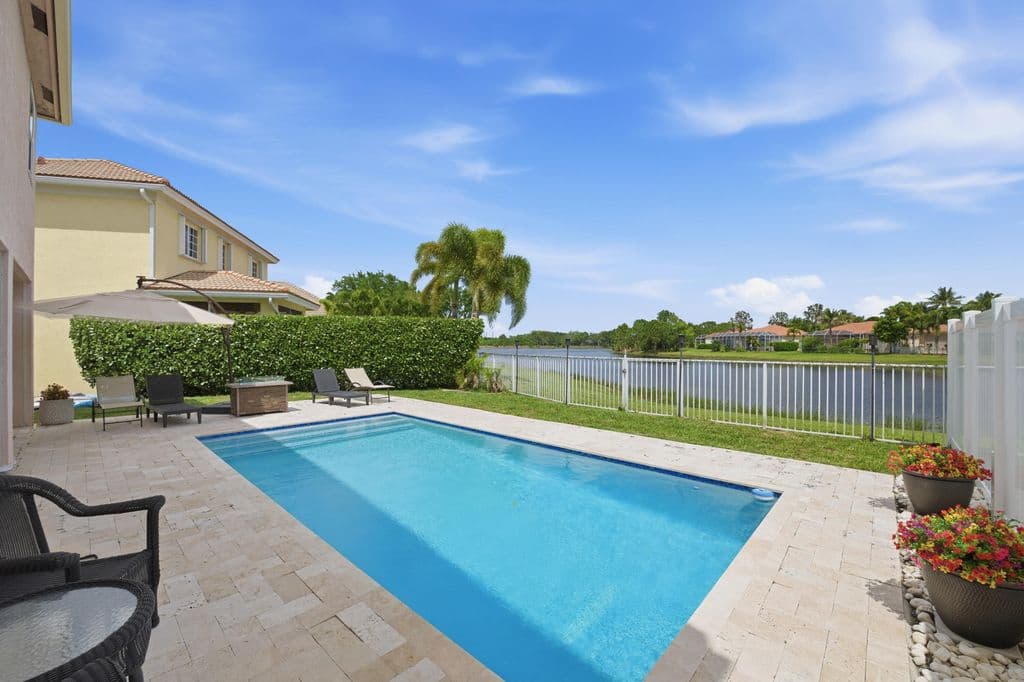 5-bedroom Single-Family Home — 2644 San Andros