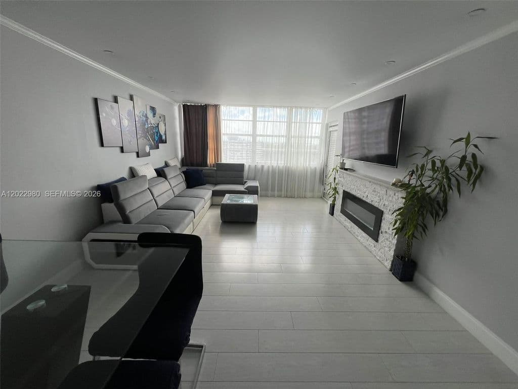 1-bedroom Condo — 1301 Miami Gardens Dr #1013W