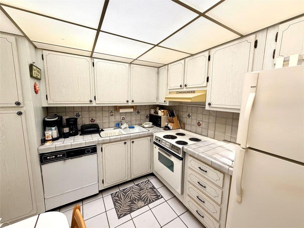 2-bedroom Condo — 136 S Cypress Road #317