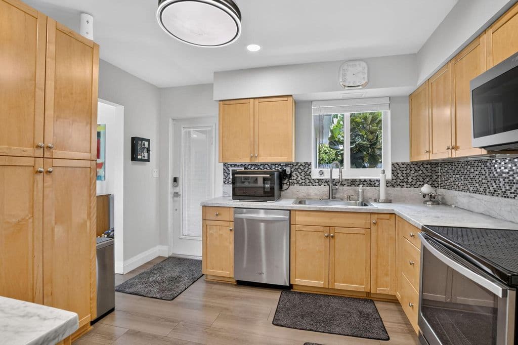 3-bedroom Single-Family Home — 1608 NE 14TH Terrace