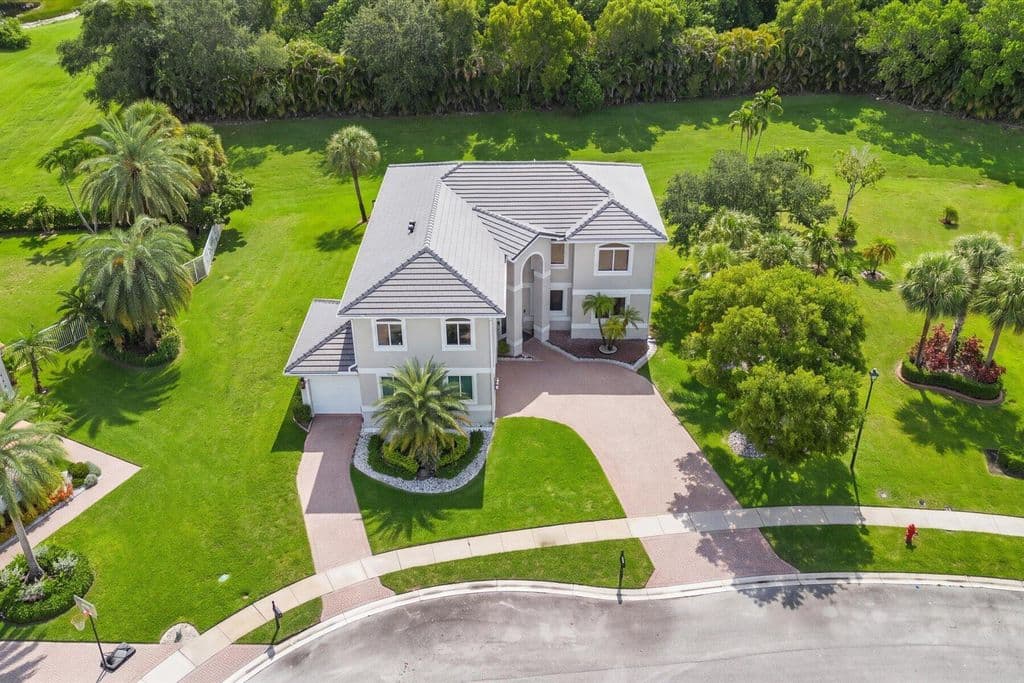6-bedroom Single-Family Home — 11158 Mainsail Court