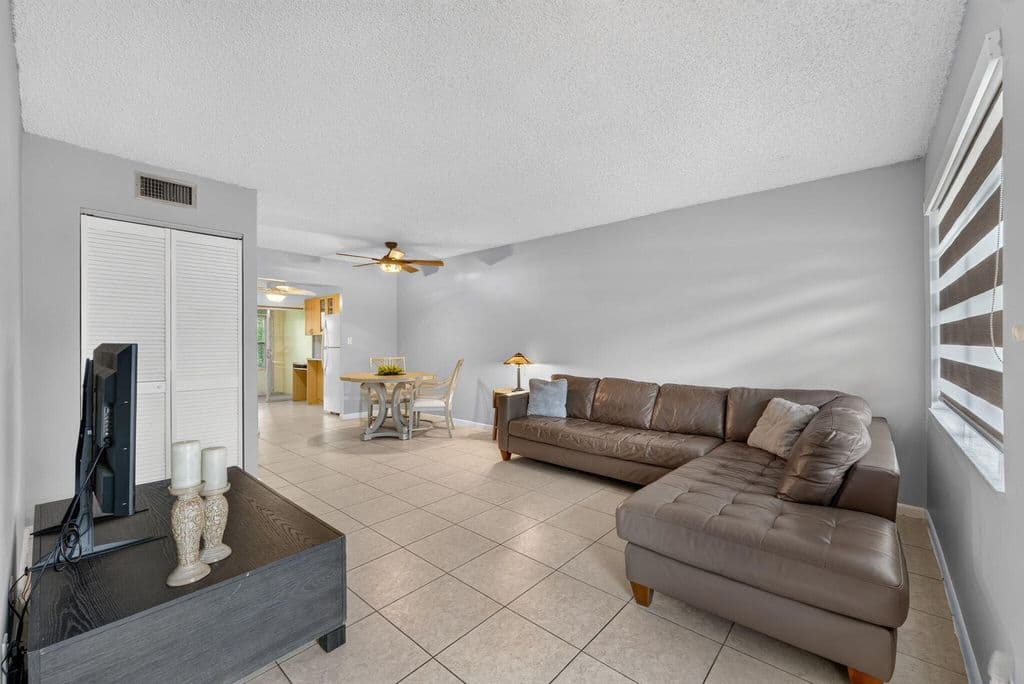 1-bedroom Condo — 251 NW 76th Avenue #105