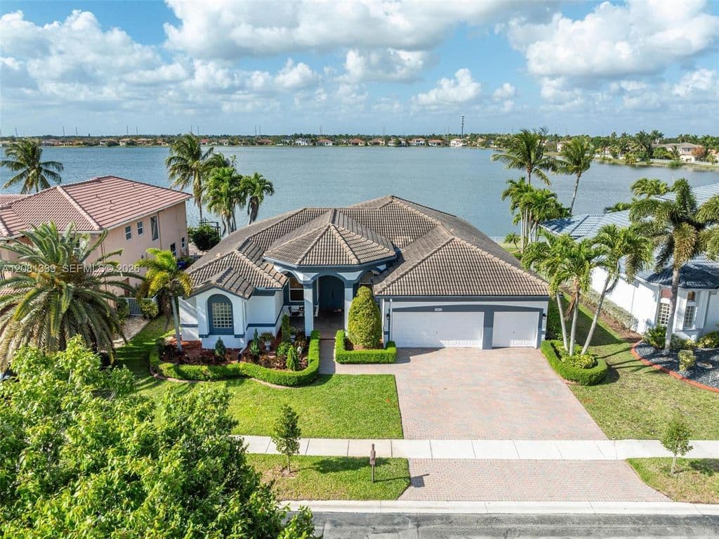 5-bedroom Single-Family Home — 18633 SW 24th St