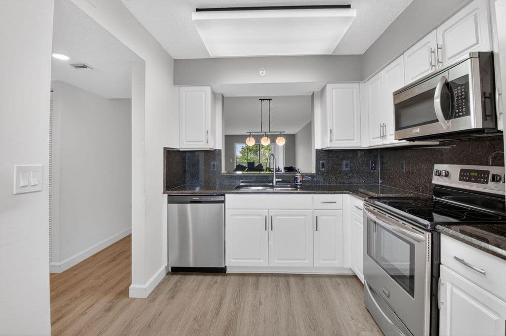 2-bedroom Condo — 6080 Huntwick Terrace #405