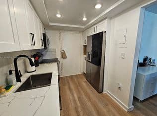 1+1 Condo — 18061 Biscayne Blvd APT 1602, Aventura, 33160