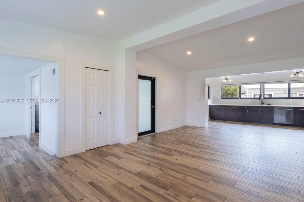 4-bedroom Single-Family Home — 11431 SW 40th Ter