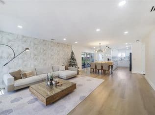 3+1 Müstakil ev — 45 NE 124th Ter, North Miami, 33161