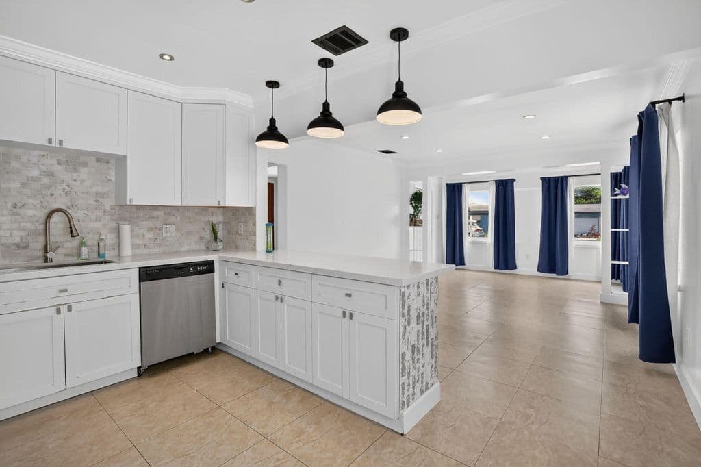 3-bedroom Single-Family Home — 2427 Harding Street