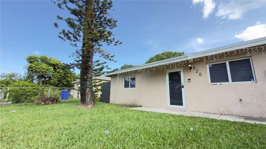 4+1 Müstakil ev — 920 NW 65th St