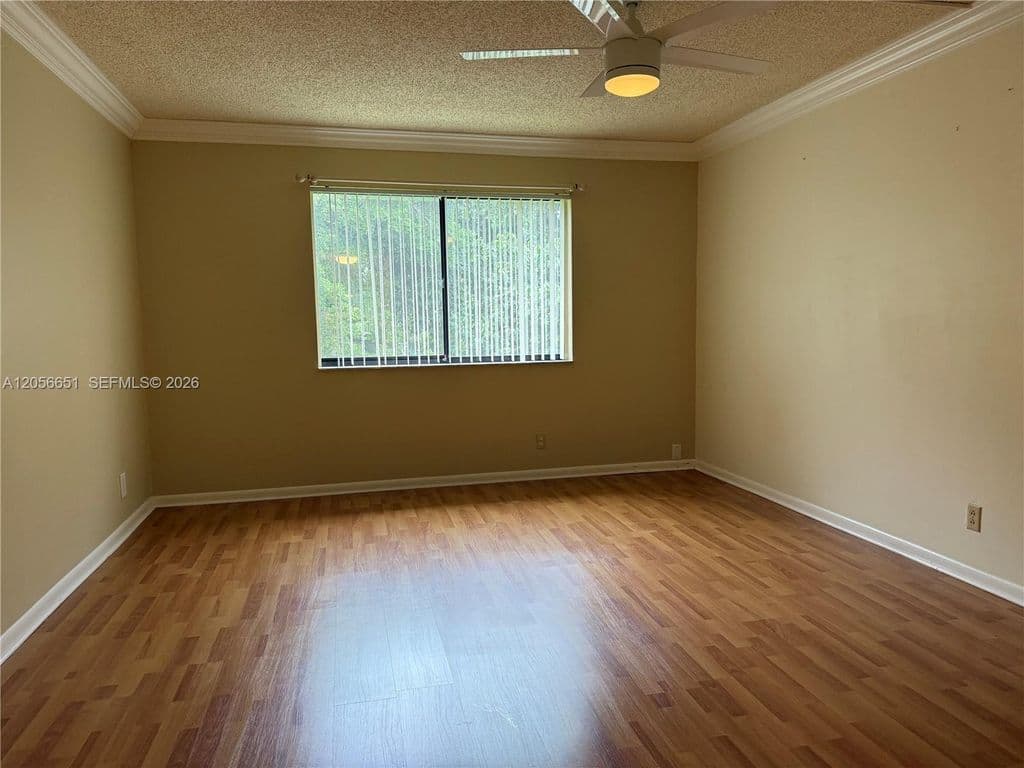 2-bedroom Condo — 435 Lakeview Dr APT 201