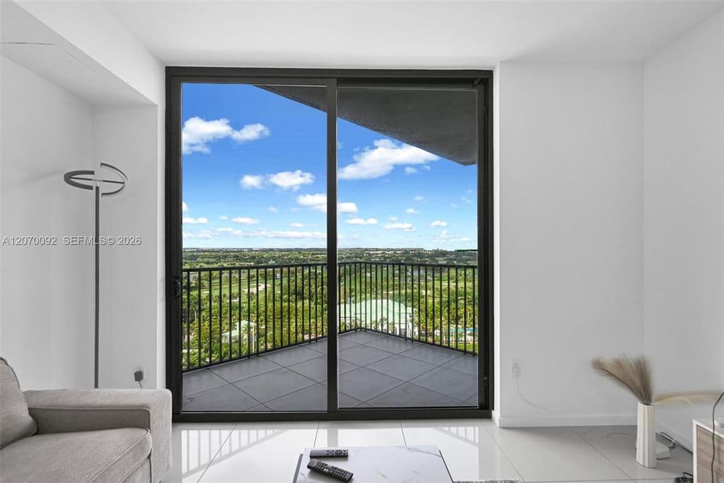 1+1 Condo — 5300 Paseo Blvd APT 1410