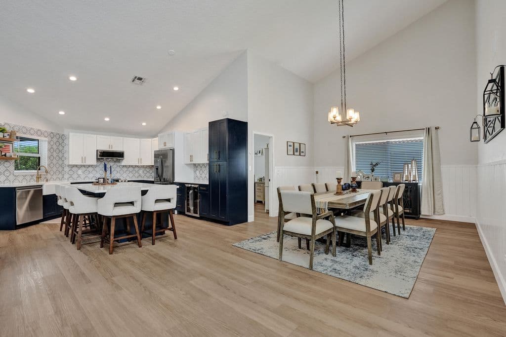 3-bedroom Single-Family Home — 1711 W Oak Knoll Circle