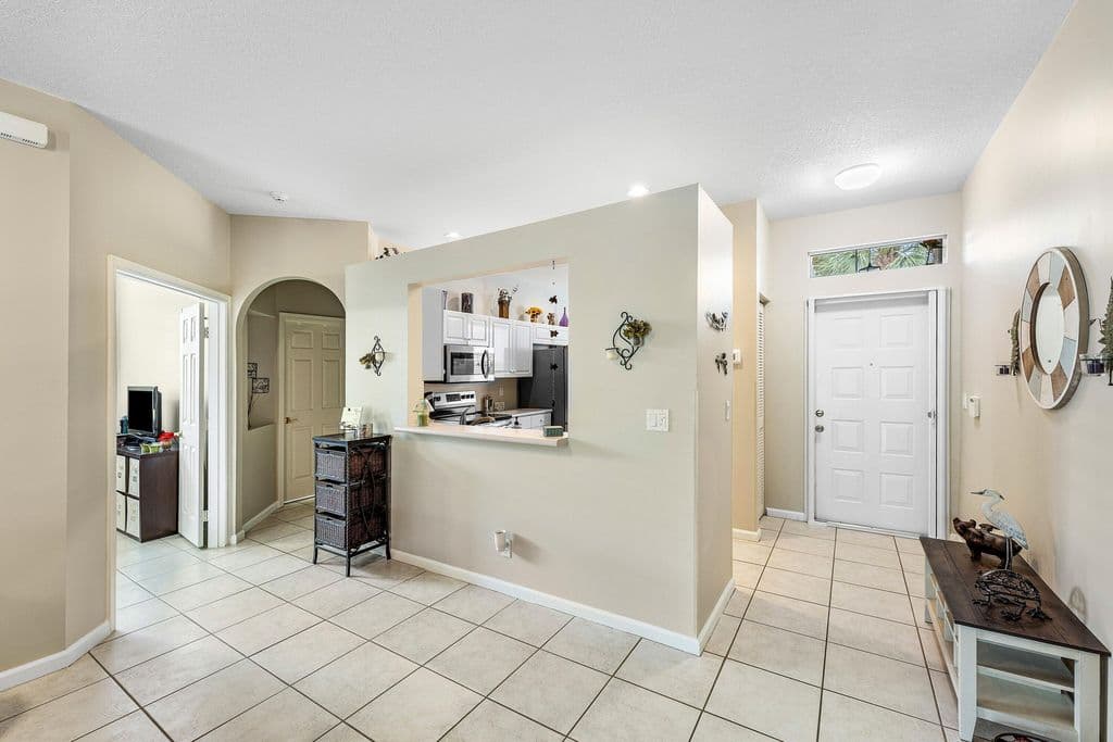 3-bedroom Single-Family Home — 10760 Royal Caribbean Circle