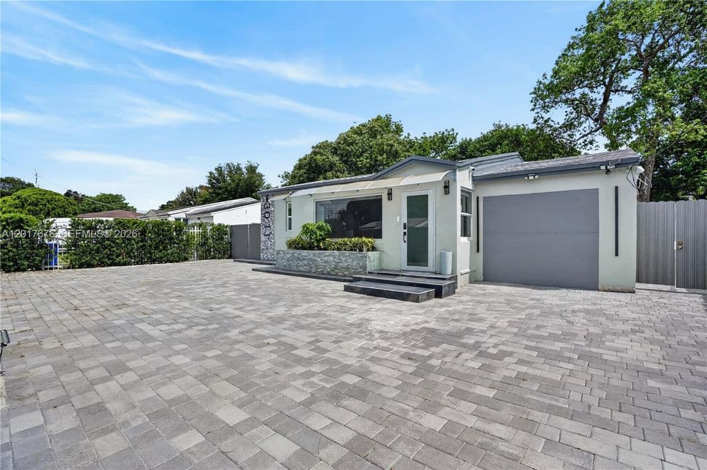 3+1 Müstakil ev — 1130 NW 57th St