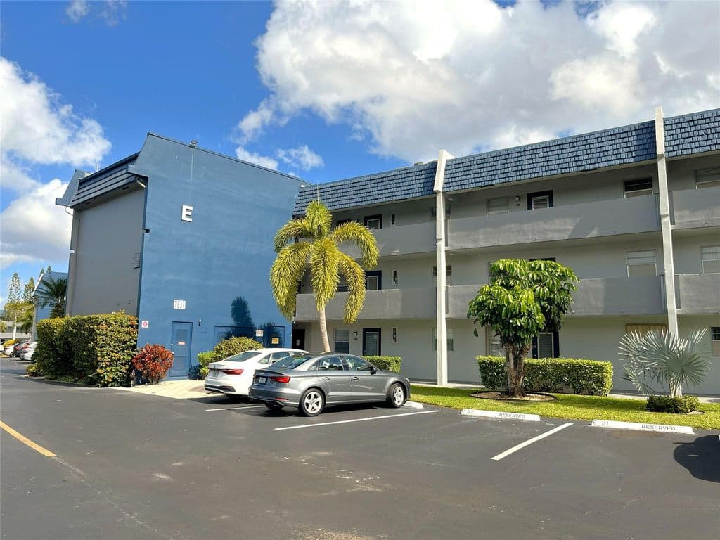 1+1 Condo — 7837 Golf Circle Drive #206