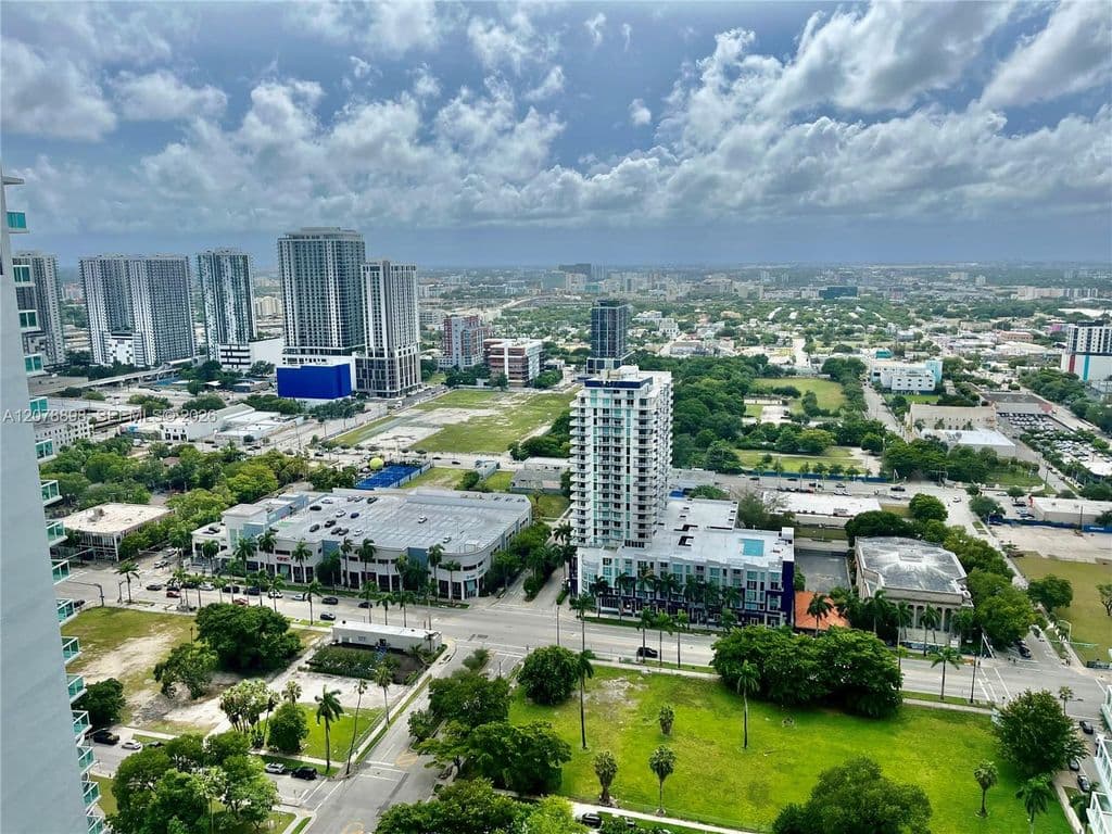2+1 Condo — 1800 N Bayshore Dr APT 3710