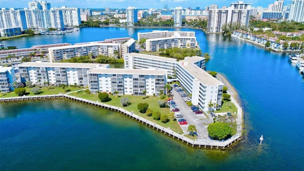2-bedroom Condo — 3030 Marcos Dr APT T301