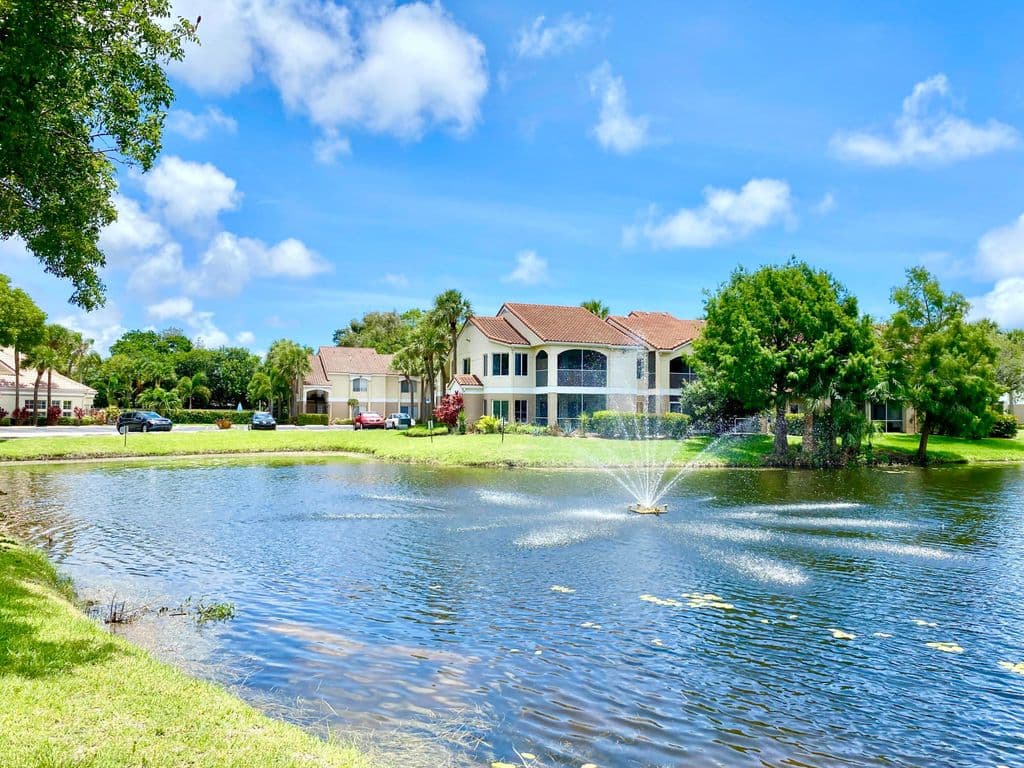 2+1 Condo — 815 W Boynton Beach Boulevard #7-102