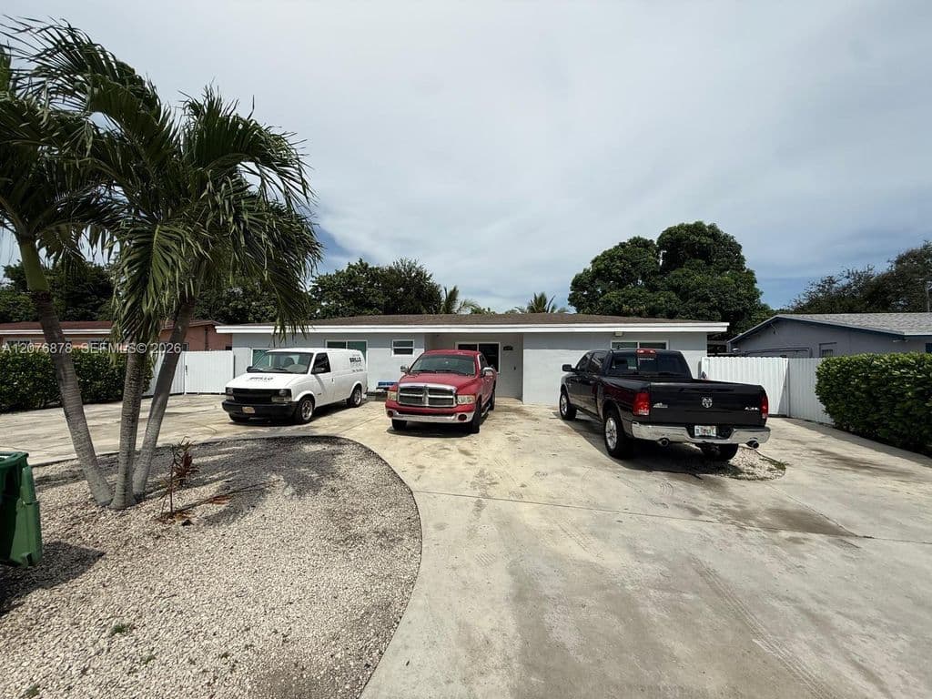 5-bedroom Single-Family Home — 14321 NW 16th Ct