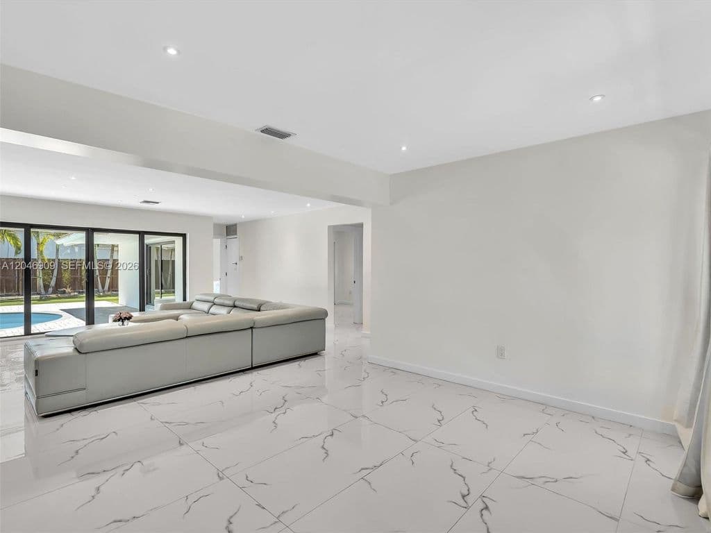 4-bedroom Single-Family Home — 19225 NE 18th Ave
