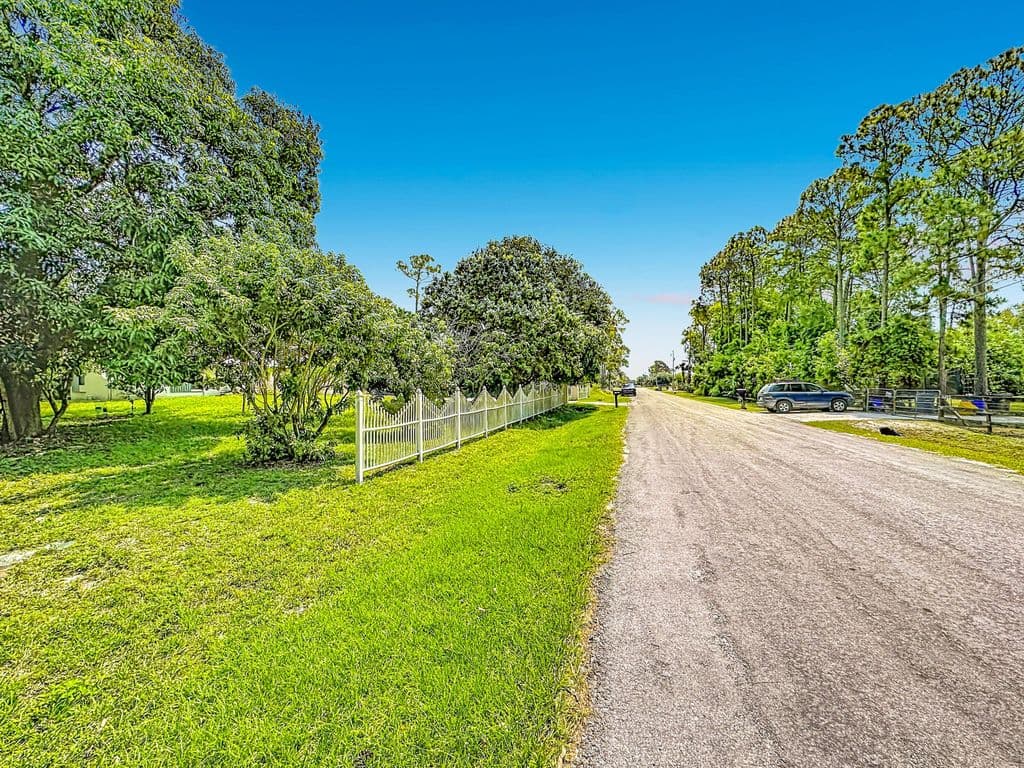 4-bedroom Single-Family Home — 12821 N 86th Rd Road N