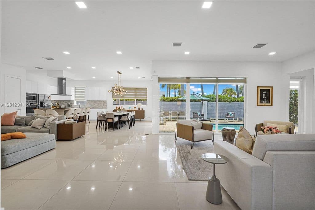 6+1 Müstakil ev — 7509 NW 99th Ave