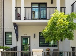 3-bedroom Townhouse — 4623 NW 83rd Pkwy, Doral, 33166