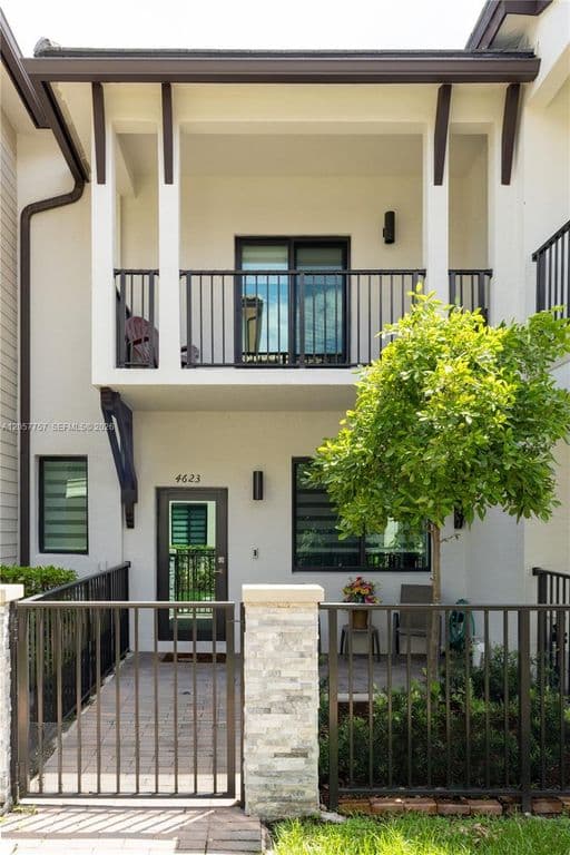 3-bedroom Property — 4623 NW 83rd Pkwy