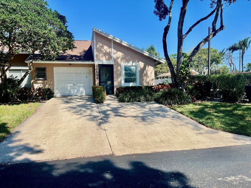 2+1 Müstakil ev — 8053 Springtree Road #8053