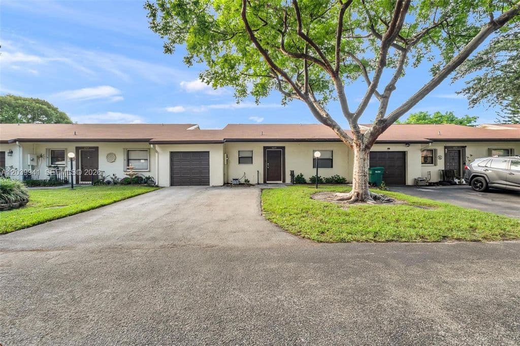 3+1 Condo — 6633 N Parkway Dr #5-7