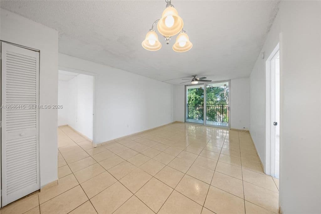 2+1 Condo — 14155 SW 87th St #404