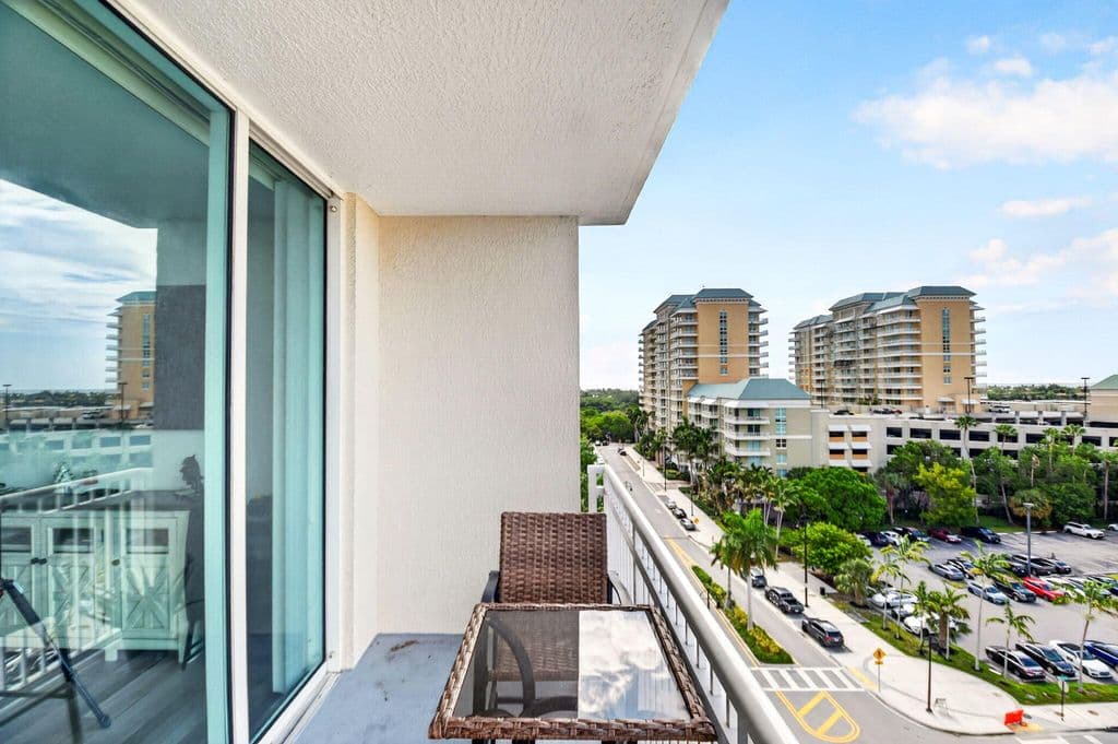 2+1 Condo — 350 N FEDERAL Highway #813