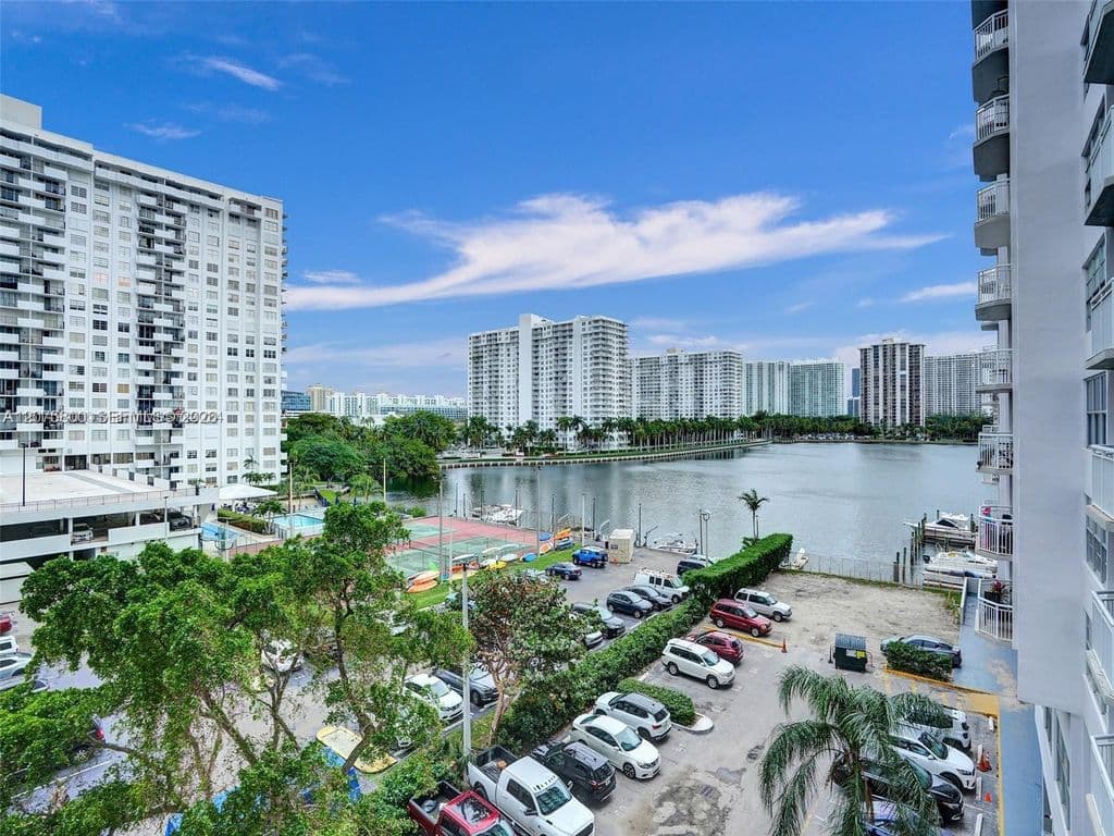 3-bedroom Condo — 18061 Biscayne Blvd APT 502