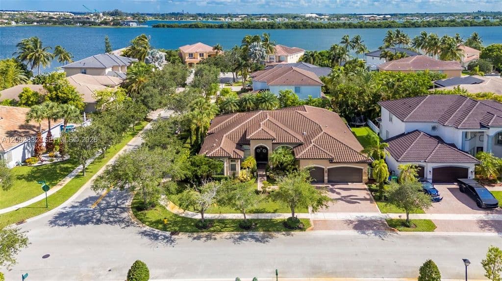 5+1 Müstakil ev — 18800 SW 41st St
