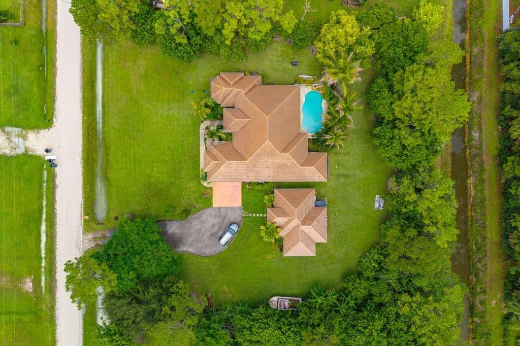 6+1 Müstakil ev — 17603 82nd Road N