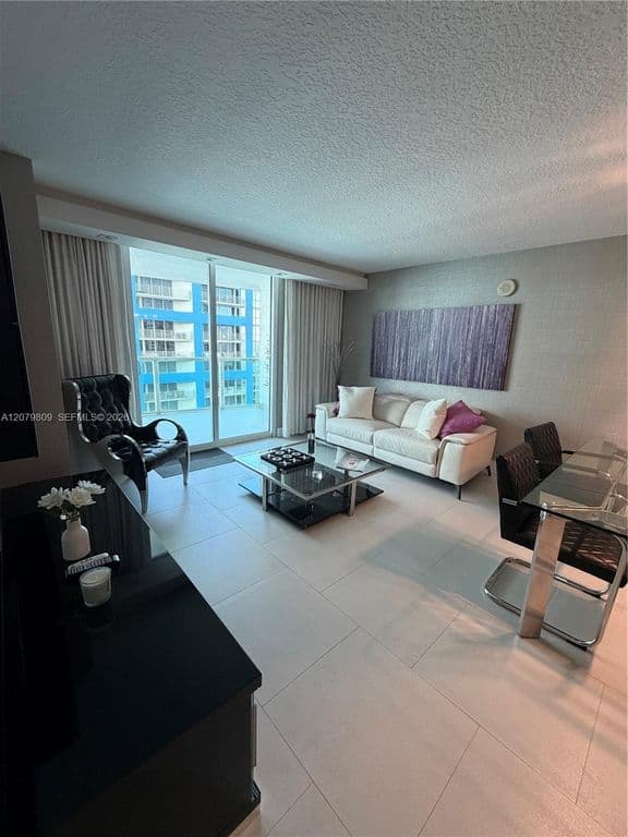 1-bedroom Condo — 2101 Brickell Ave APT 1104