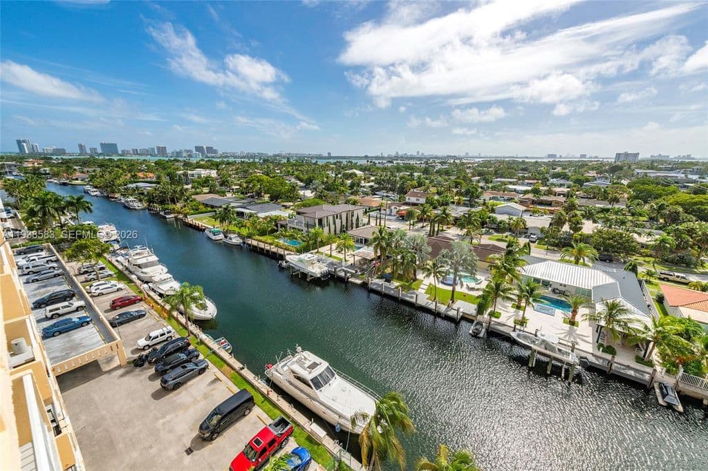 1+1 Condo — 2350 NE 135th St APT 1006