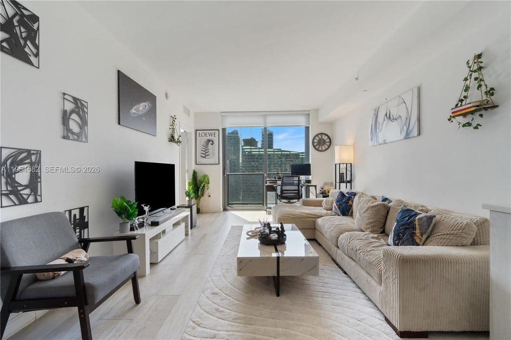 1-bedroom Condo — 55 SW 9th St Unit 3005