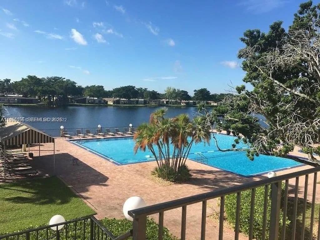2+1 Condo — 200 Berkley Rd APT 123