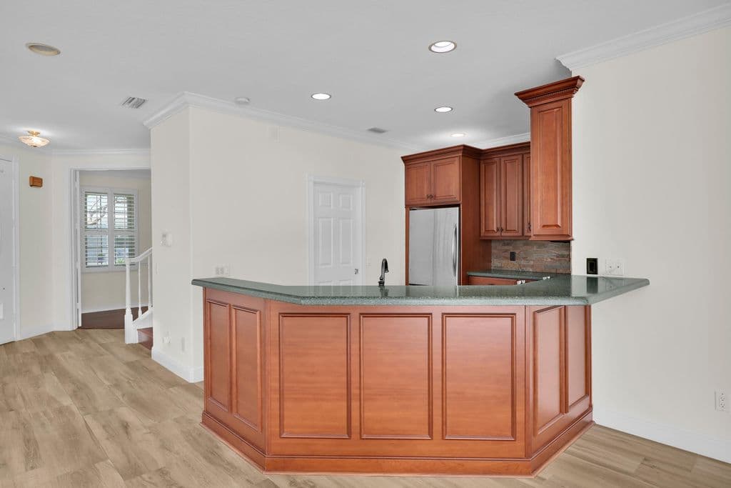 3+1 Müstakil ev — 325 Sweet Bay Circle