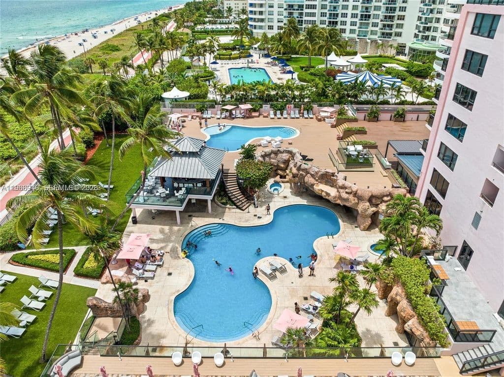 2+1 Condo — 5225 Collins Ave APT 714