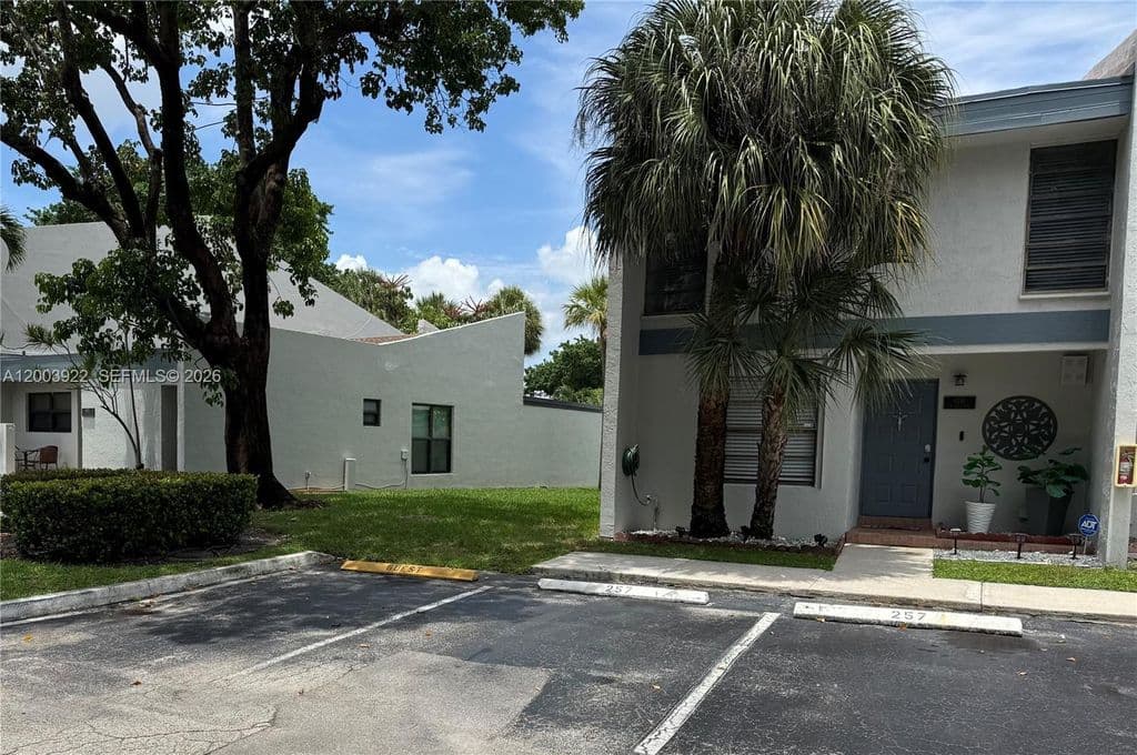 3+1 Mülk — 9251 NW 14th Ct #257
