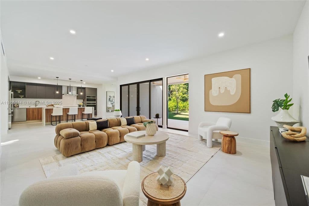 4+1 Müstakil ev — 2127 SW 11th Ter