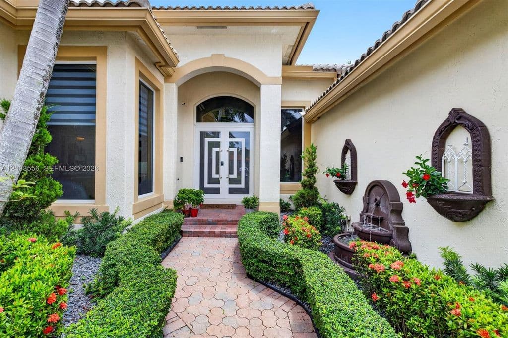5+1 Müstakil ev — 18611 SW 39th St