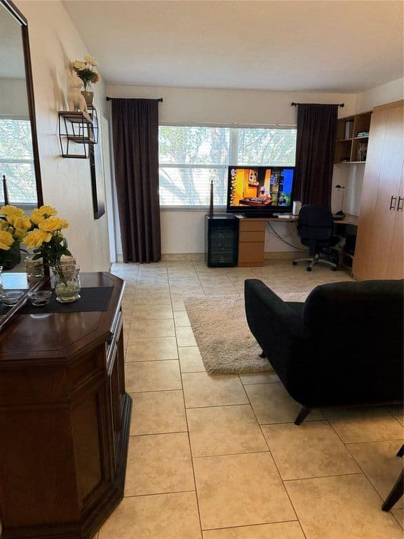 1+1 Condo — 4331 NW 16th Street #D308