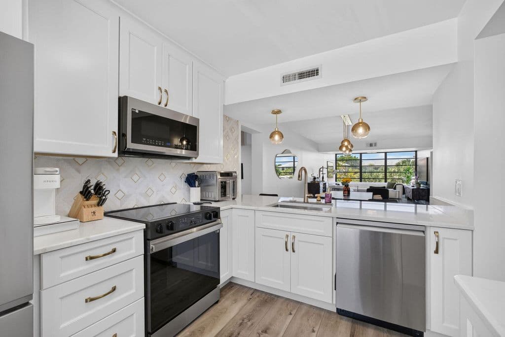 2+1 Condo — 3635 Whitehall Drive #302