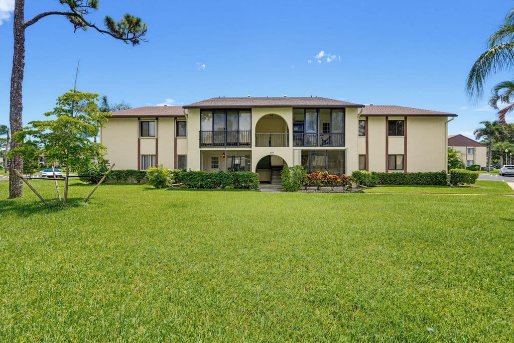 2+1 Condo — 331 Knotty Pine Circle #C-1