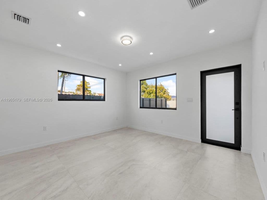 3-bedroom Single-Family Home — 3620 SW 92nd Ave