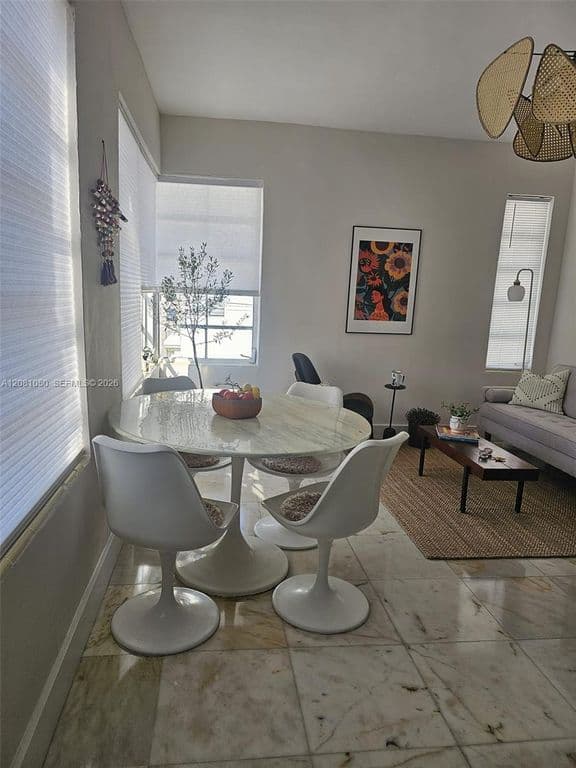 2+1 Condo — 801 8th St #201